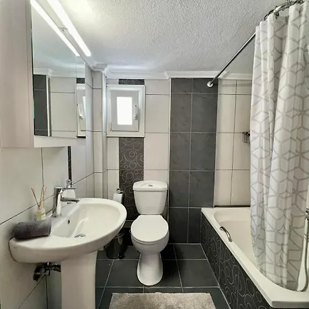 P Deluxe B3 * Nea Michaniona